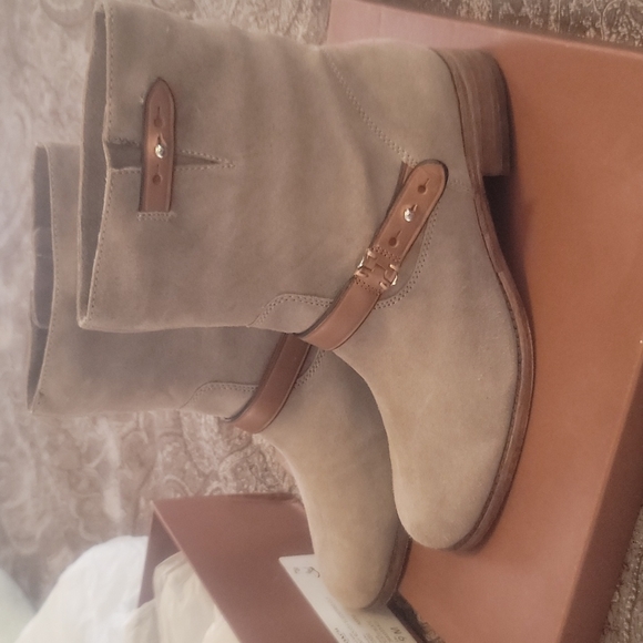 Coach Amy ankle booties. Suede - Picture 4 of 6